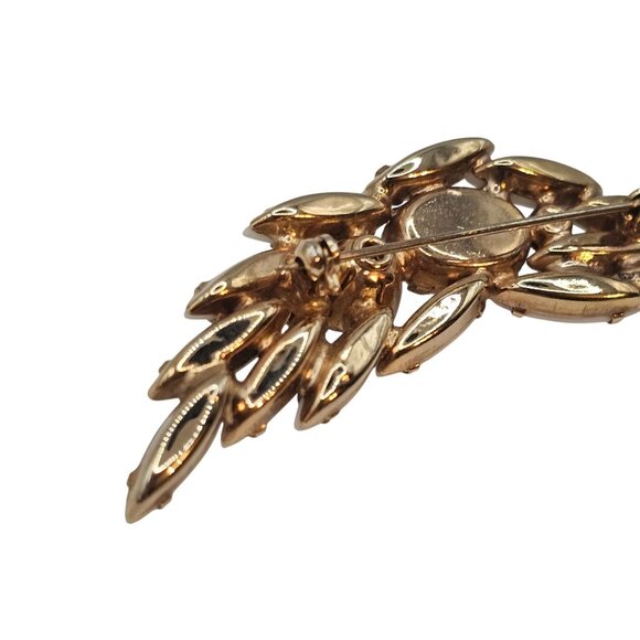 VTG Brooch Elegant Regency Retro White Milk Glass Gold Tone Leaf Floral Classy - Picture 10 of 11